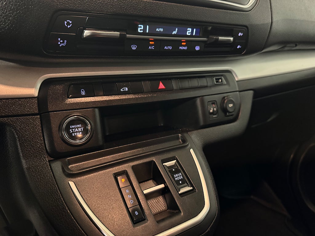 Car Image car-56146-870560e7a3b10c3b6ec3537eda335427