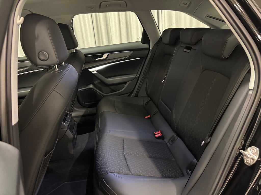 Car Image car-56727-c28eb697f79b2a55645b7db326e02b40
