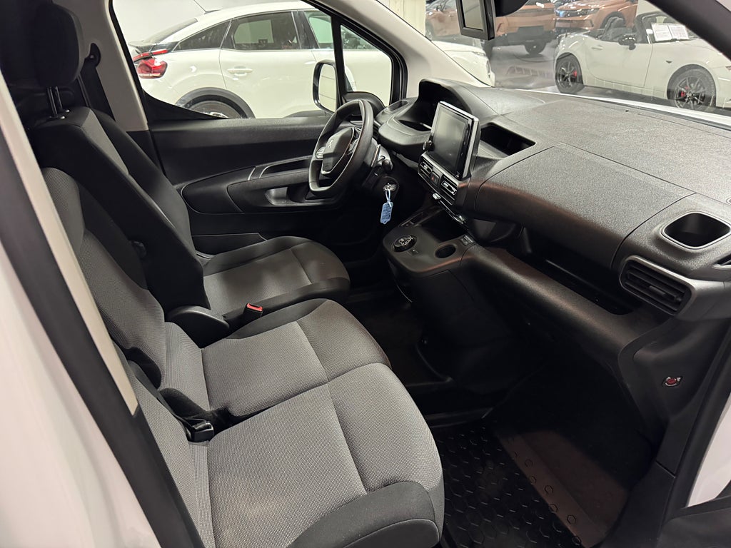 Car Image car-57069-5a952e1eb793b26458703979017539d8