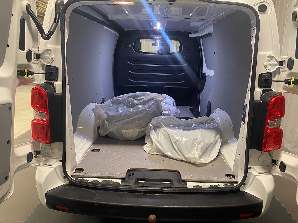 Car Image car-68585-2c32689988a6bf47d9c07c4a00627b42