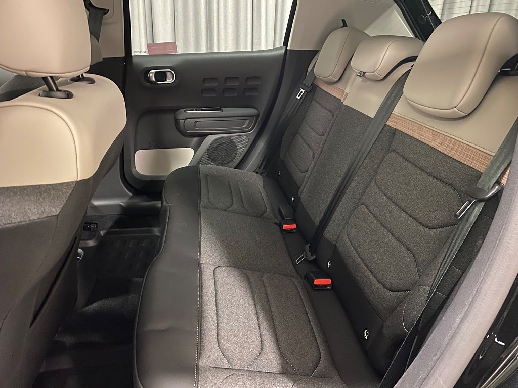 Car Image car-79452-0e731734a17ff35ff6e152e5ac101aa8