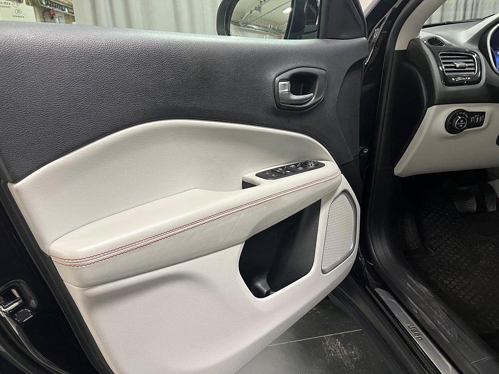 Car Image car-80805-989b89b824ac606570ecde95ad700e87