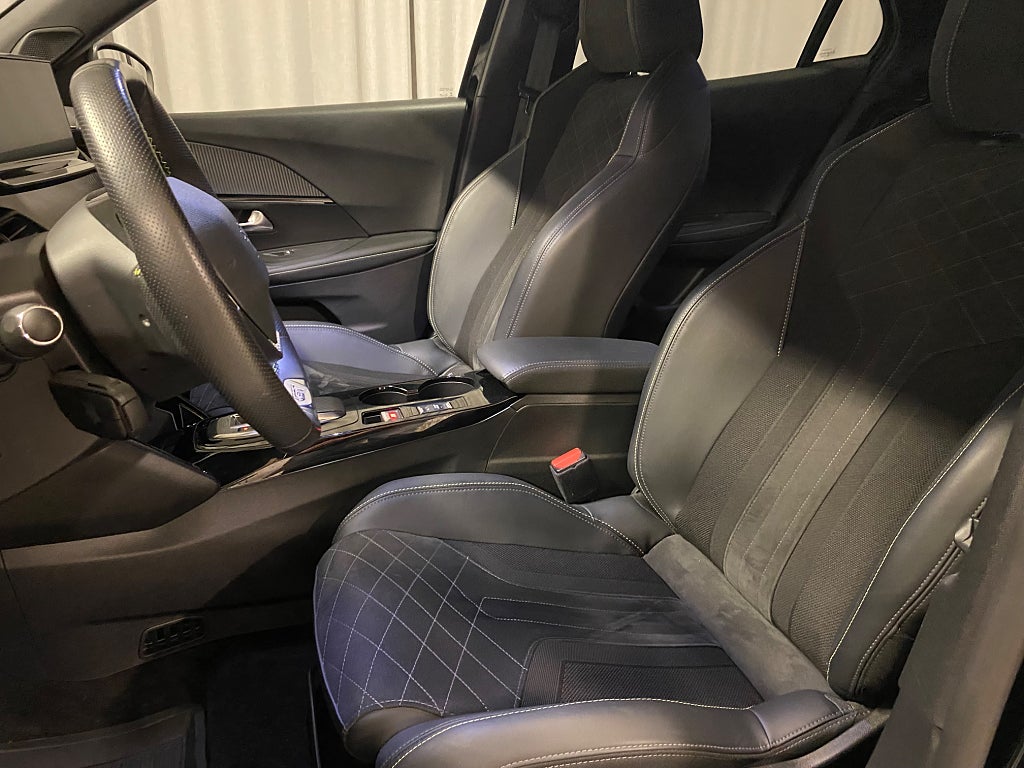 Car Image car-80921-d275771740ca44e594f24ee14e7b0901