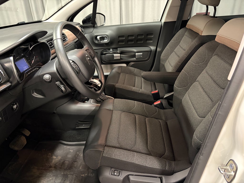 Car Image car-81078-2fd0c09bdf83da865636d3b15a9e9d43