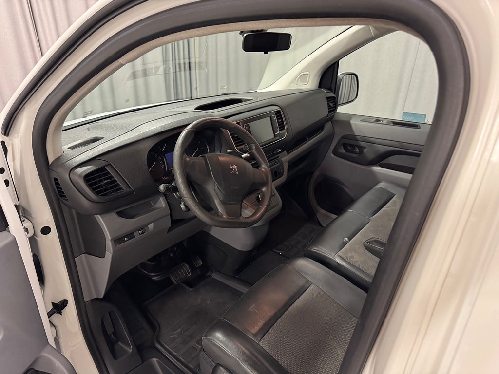 Car Image car-81270-0ce73ec8855de9500c28eccb6af989f3