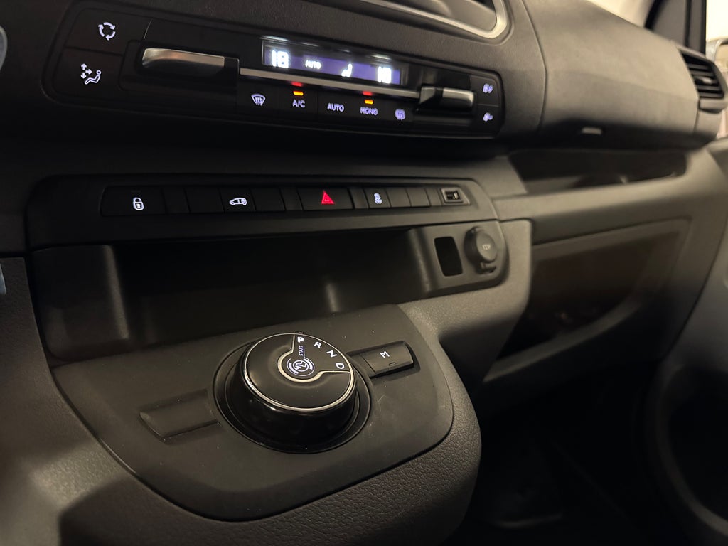 Car Image car-81270-89548815a6292f9930b377893763242c