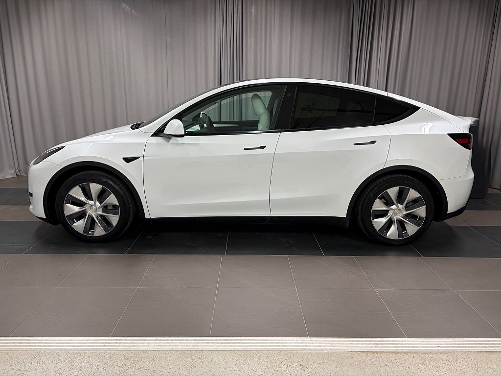 Car Image car-81605-5484a1567c2901e13e707f0699da4937