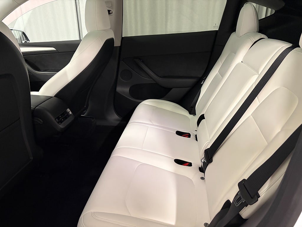 Car Image car-81605-844e967fcaa369bbf672f489af811ba4