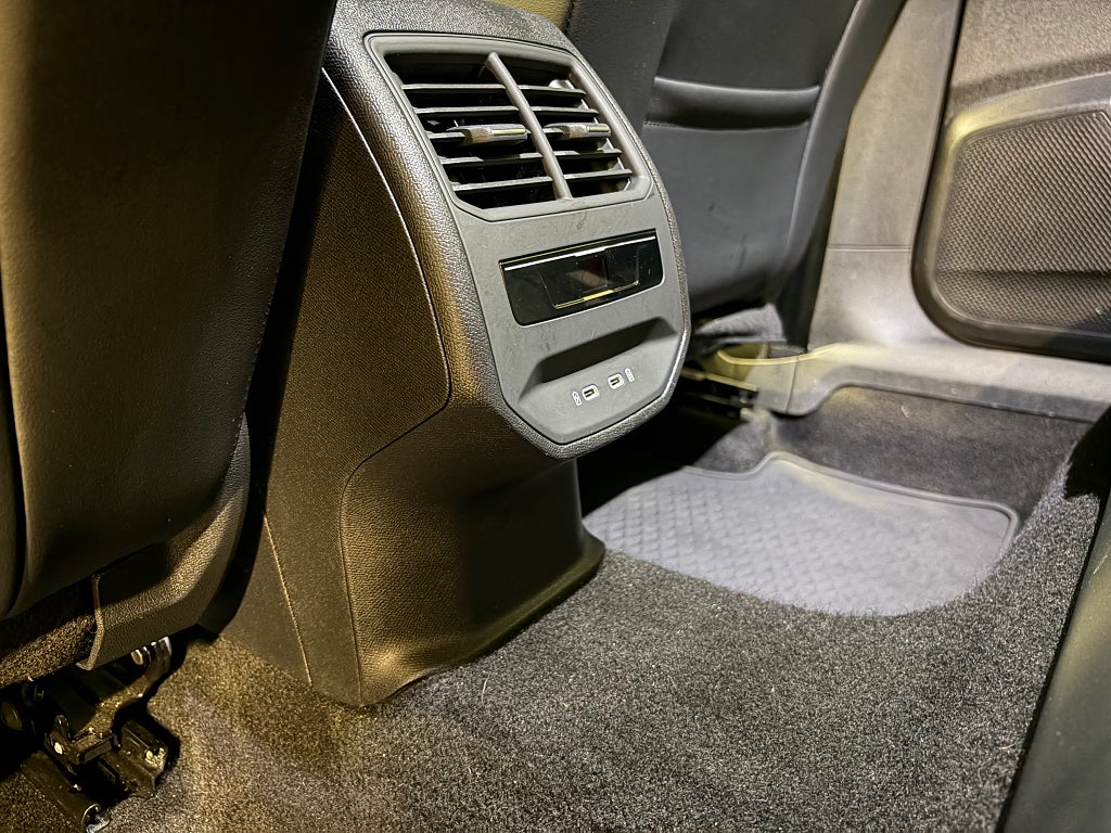 Car Image car-82665-3ac9620c9ea1ef1530362cf82b00c045