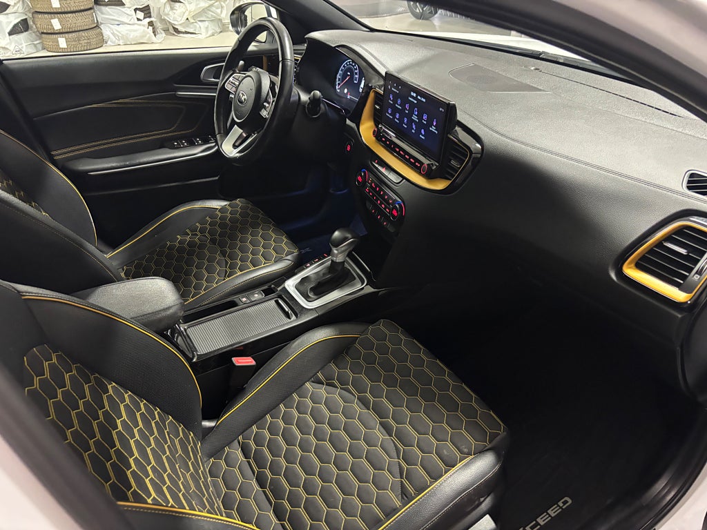 Car Image car-82852-b36688f6635cb533a56f4823a572d365