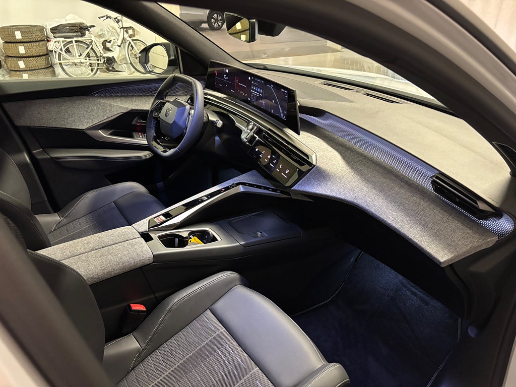 Car Image car-83008-2fd8fe85f5e845b47fc92b7eb89a0f27
