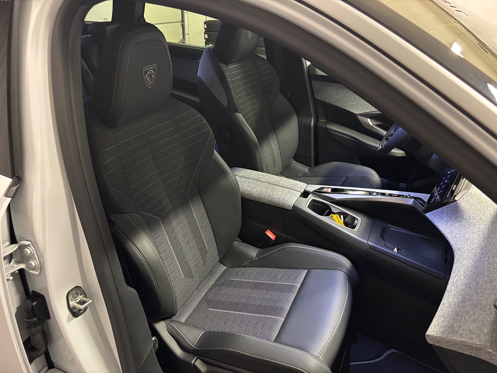 Car Image car-83008-4d6343e10c1d498811c1a37067cf41c2