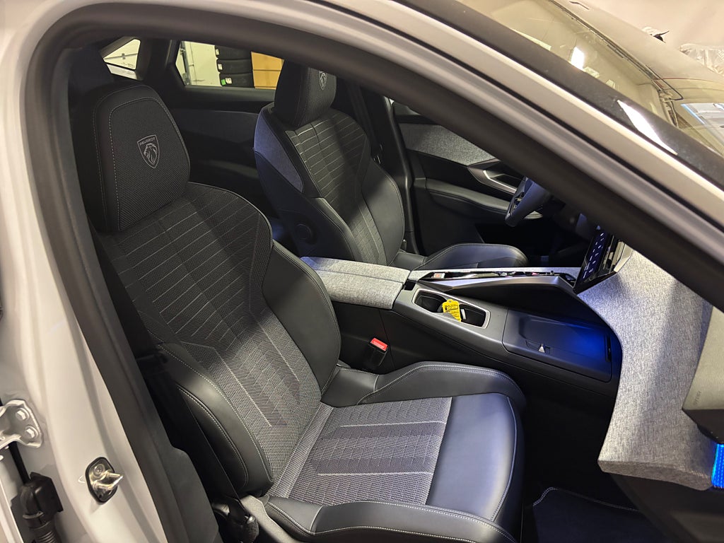 Car Image car-83516-1ff09a548ddd453b2b444014b6f187d1