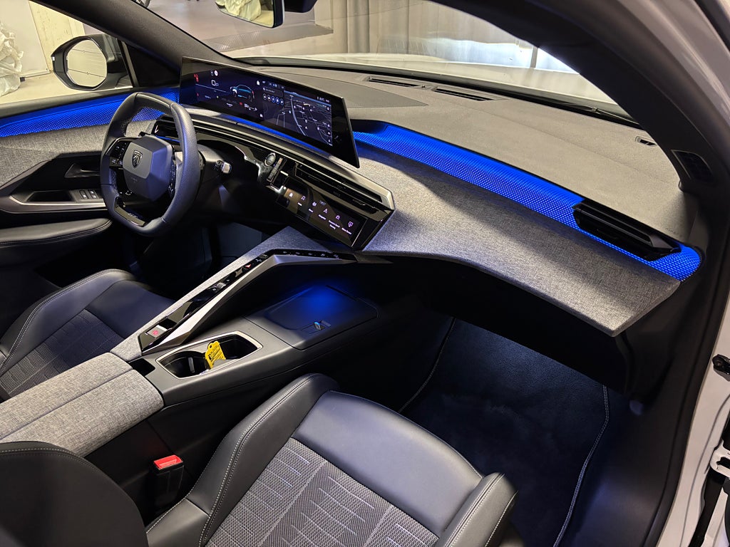 Car Image car-83516-38c86b835587f49f839d8414a0007798