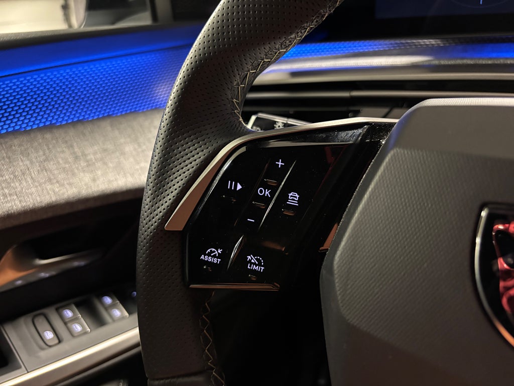 Car Image car-83516-762d99d135fc6d73f3e5316914db9997
