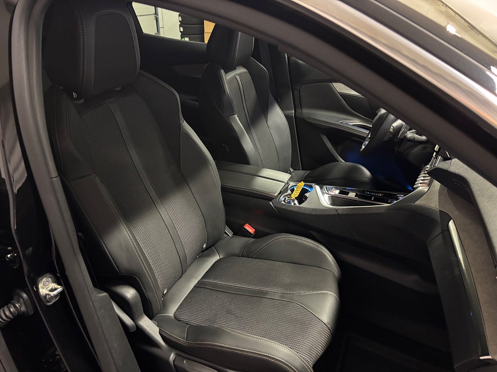 Car Image car-83555-a442a8bea769453834f39ad583adfdfe