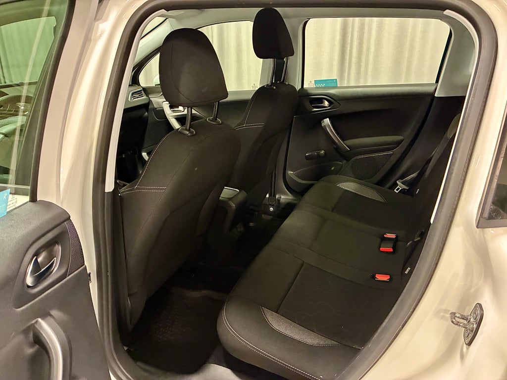 Car Image car-83711-4afcb2628982a8c9288e896e1961d581