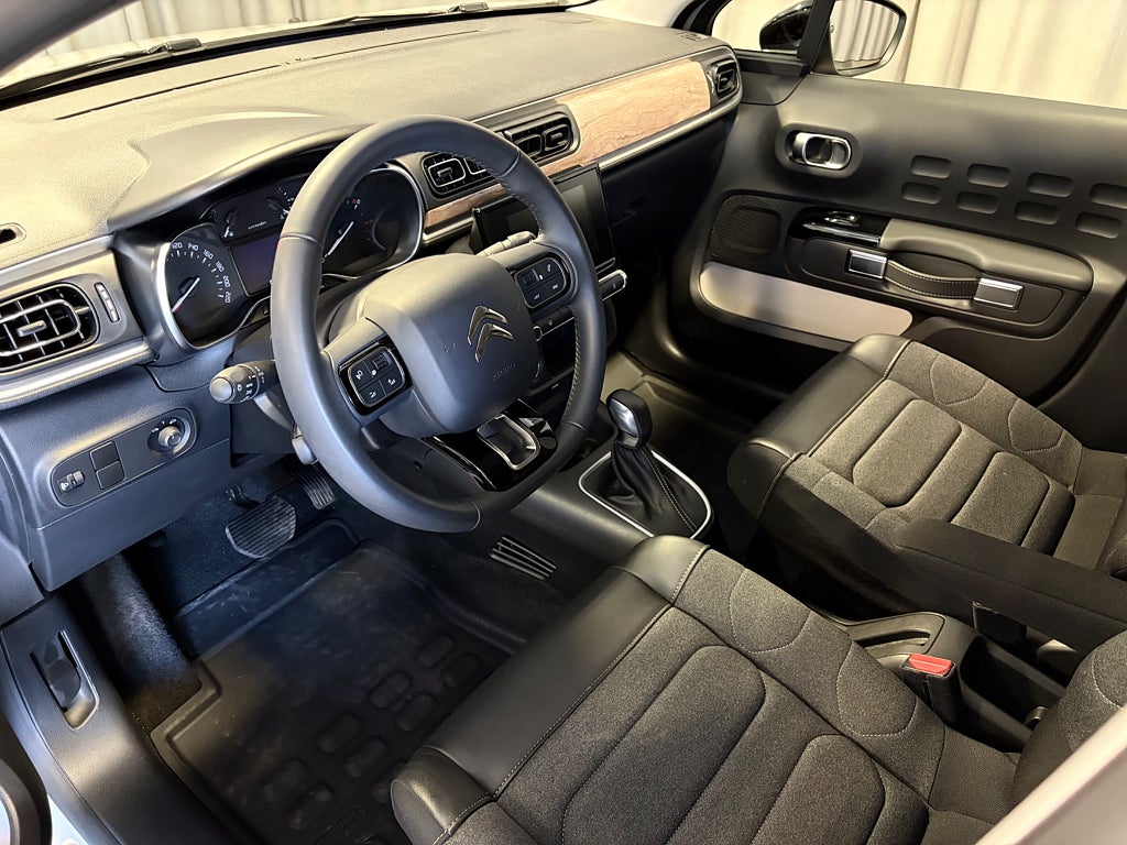 Car Image car-83835-26a4c6f178140e1b28cf00c0a0a40486