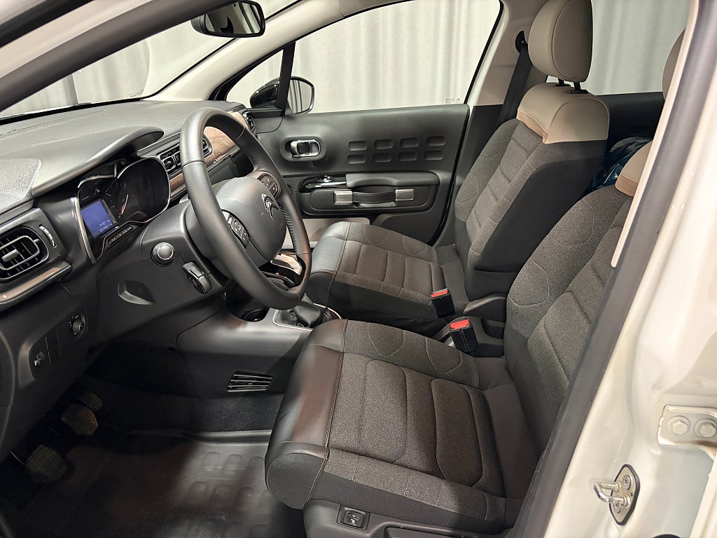 Car Image car-84444-0e46f0ea9badd5d5389038ff012571f1