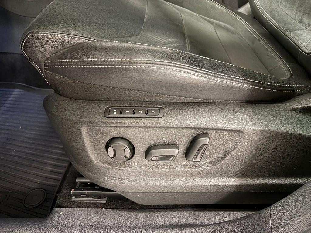 Car Image car-84493-744c405068360819b5c59c924e226ea2