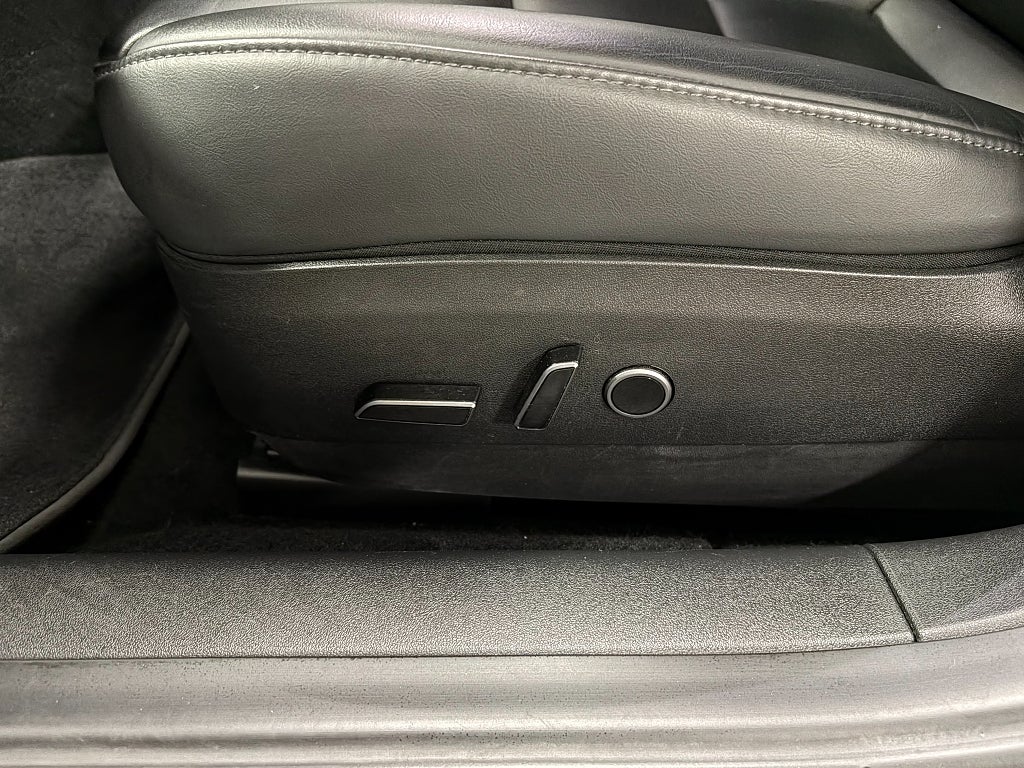 Car Image car-85574-fb86c00150d2cbec30e6b6977d3211e5